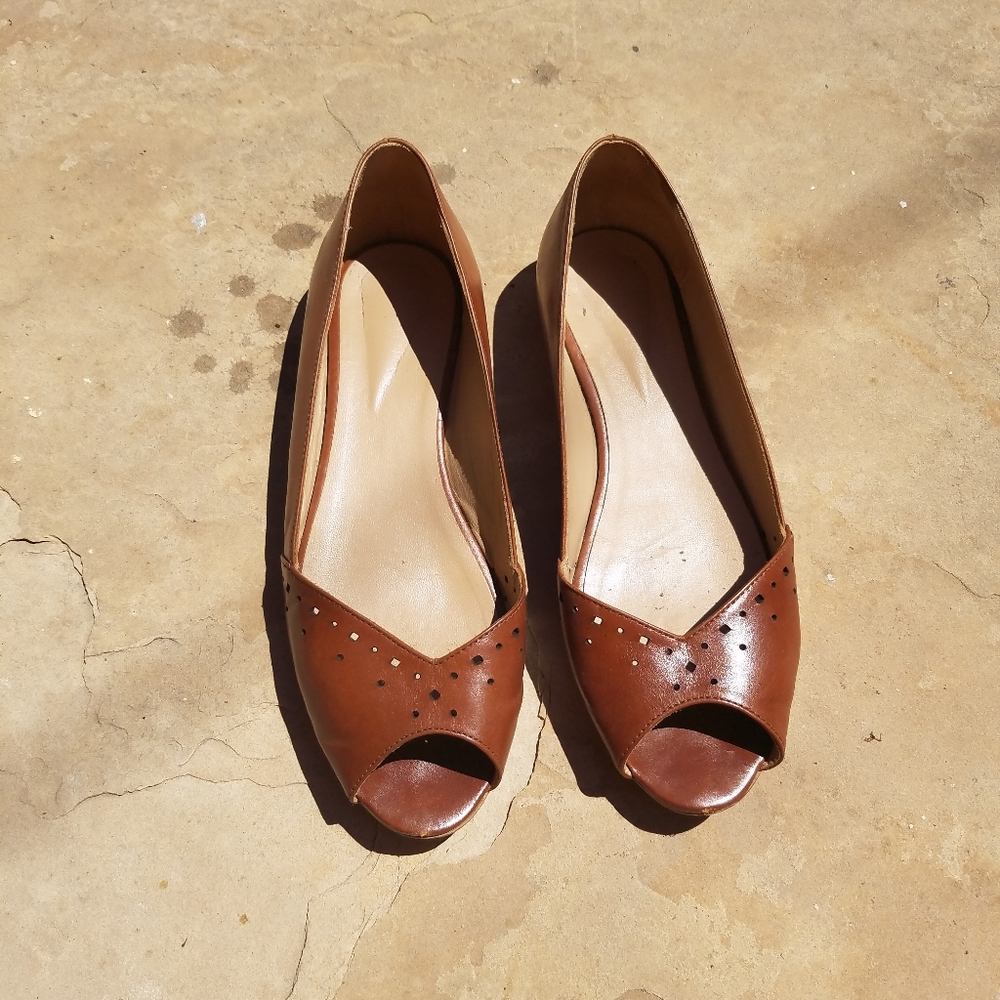 Flat peep toes